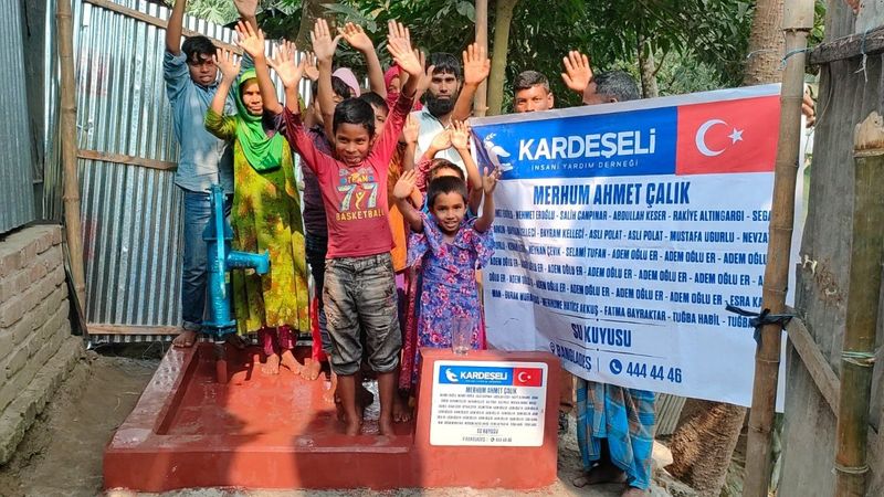 Kardeş Eli Derneği Ahmet Çalık anısına Bangladeş’te su kuyusu açtı