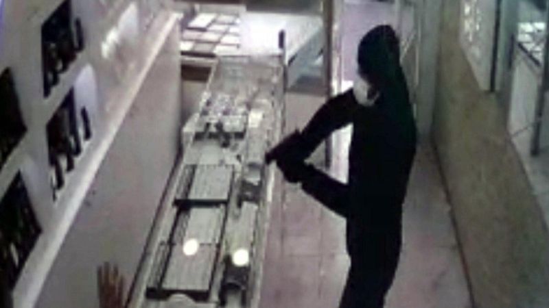 İzmir’de, kripto para piyasasında kaybedince kuyumcuyu soydu