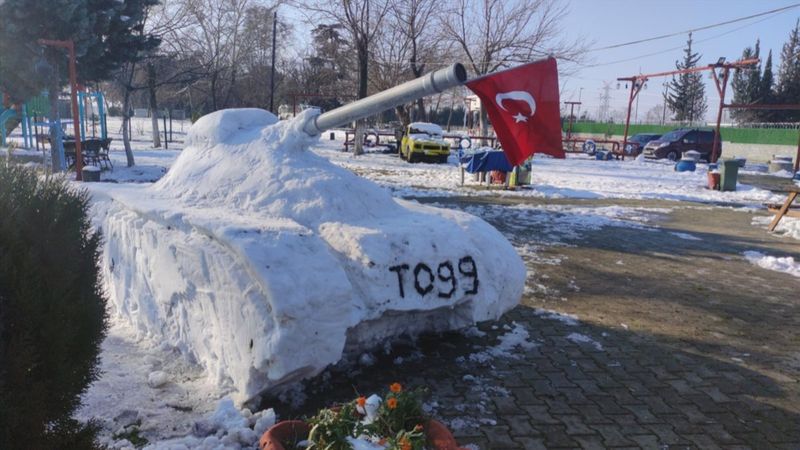 Bursa'da kardan yaptıkları tankın adını TOGG koydular