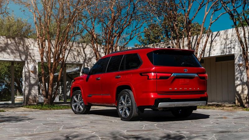 Toyota'dan büyük SUV: 2022 Sequoia tanıtıldı