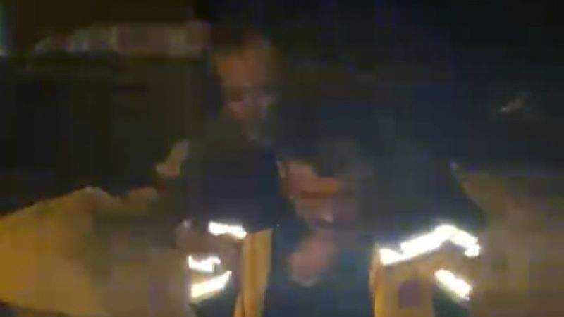 Çorum’da, sağlık çalışanı hastayı sırtında taşıdı