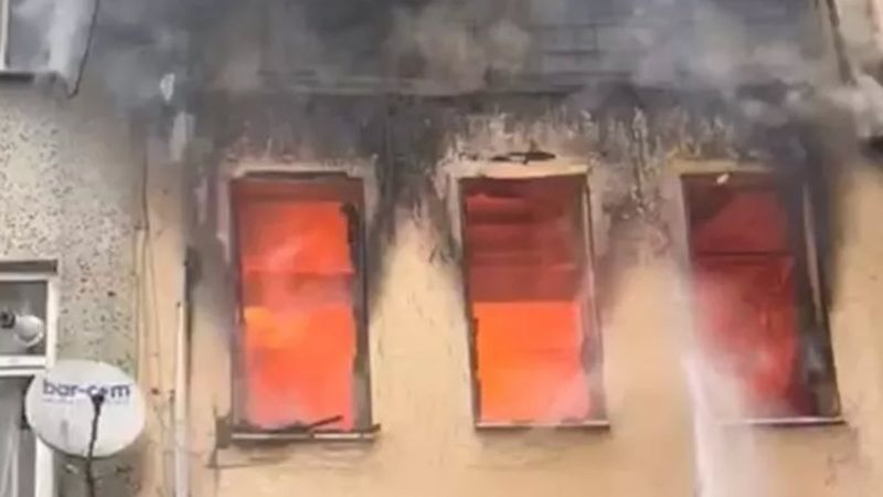 Beşiktaş'ta ahşap binada yangın