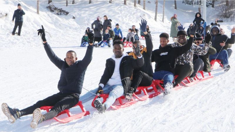 Palandöken'e gelen Afrikalı öğrencilerin kızak keyfi