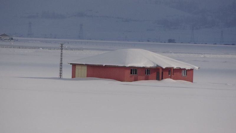 Yüksekova, kar yağışının ardından görüntülendi