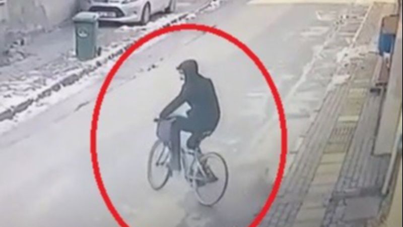 Bursa'daki hırsızın rahat tavırları, kameraya yansıdı