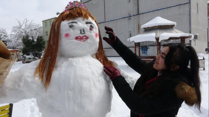 Isparta'da esnafın yaptığı kardan gelin yoğun ilgi gördü
