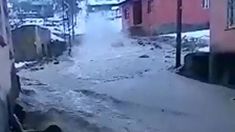 Elazığ’da bazı evleri su bastı