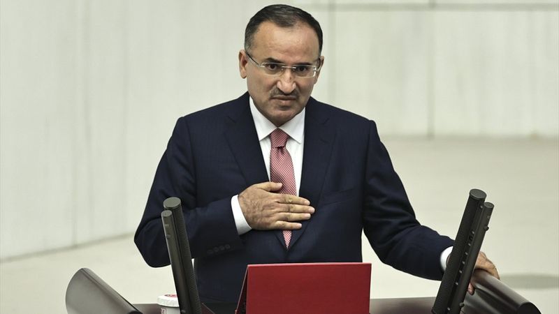 Adalet Bakanı Bekir Bozdağ, TBMM'de yemin etti