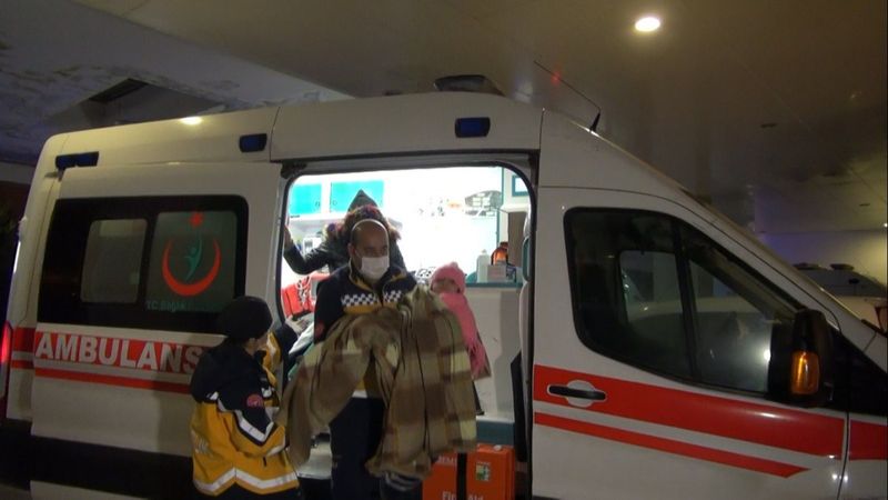 Kırıkkale'de karbonmonoksit gazı zehirlenmesi: 4'ü çocuk 9 kişi hastaneye kaldırıldı