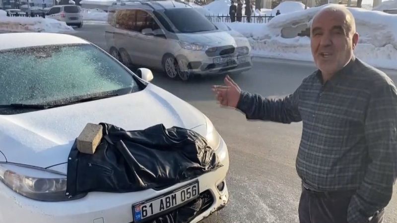 Muş'a gelen vatandaşın aracını ısıtma yöntemi