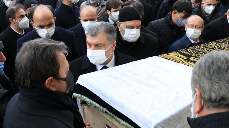 Fahrettin Koca'nın babaannesi, son yolculuğuna uğurlandı