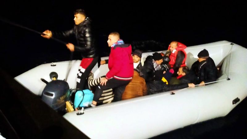 Bodrum'da Yunanistan'ın ittiği 37 kaçak göçmen kurtarıldı
