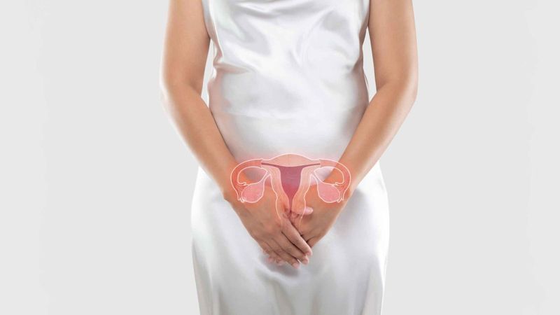 Yumurtalık ağrısının 10 nedeni ve tedavi için ipuçları