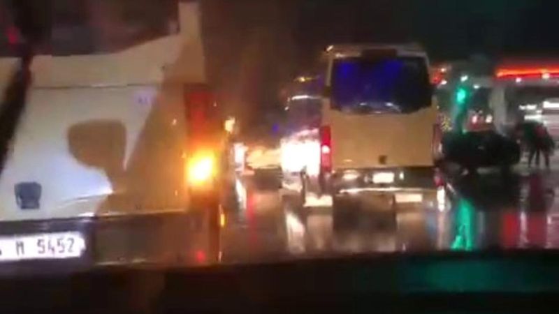 Esenyurt’ta, asker konvoyu alt geçidi kapadı