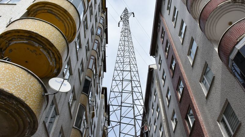 Rize'de ilçenin sembolü olan elektrik direği kaldırılacak