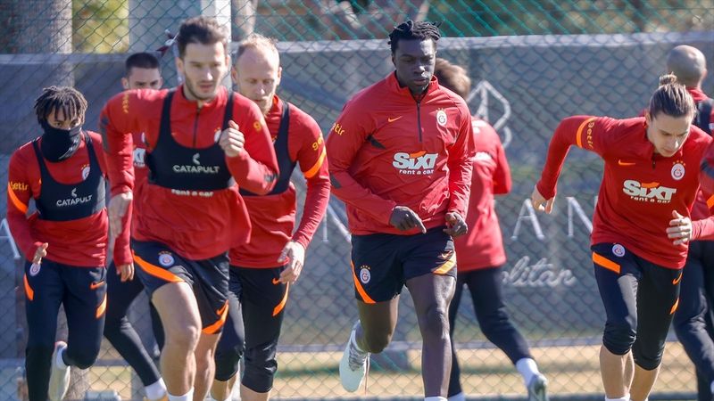 Galatasaray'da yeni transferler ilk antrenmanına çıktı