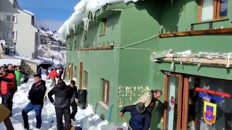 Saklıkent'teki çatı çöktü: 3 yaralı