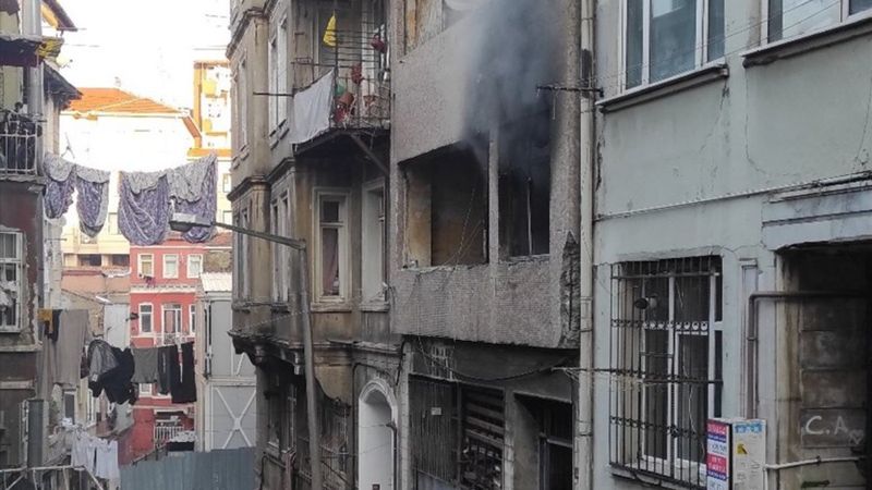 İstanbul'daki yangında 2 kişi hafif yaralandı