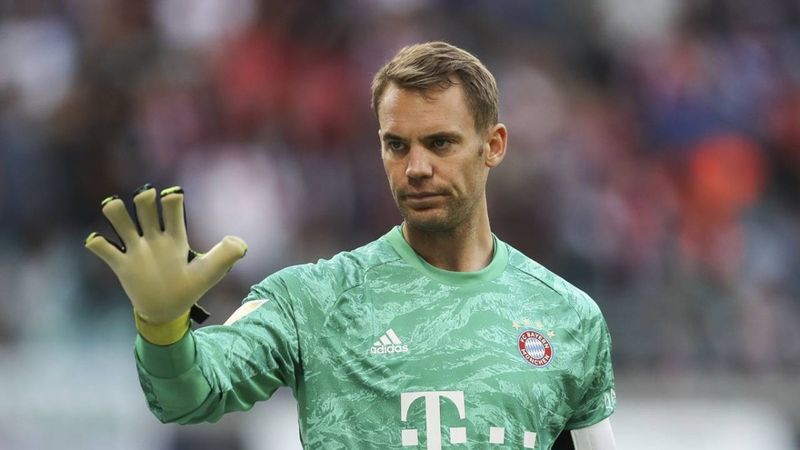 Manuel Neuer, Oliver Kahn'ın tarihi rekorunu egale etti