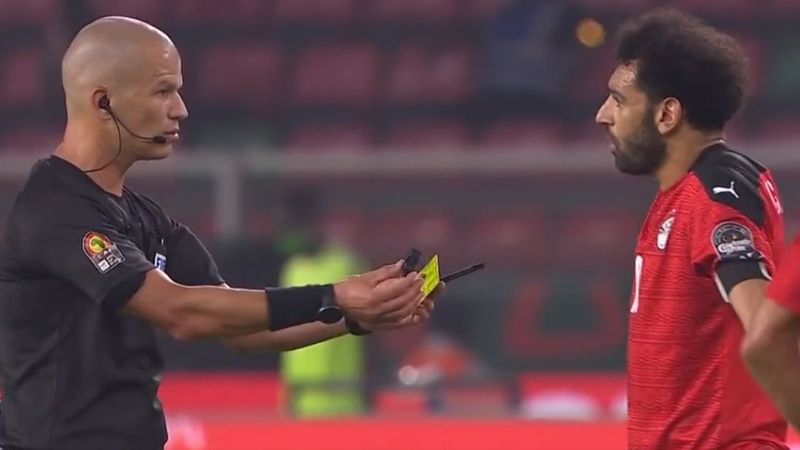 Hakemden Mohamed Salah'a: Al sen yönet maçı