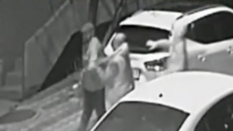 Sultangazi'de sokak ortasında kavga