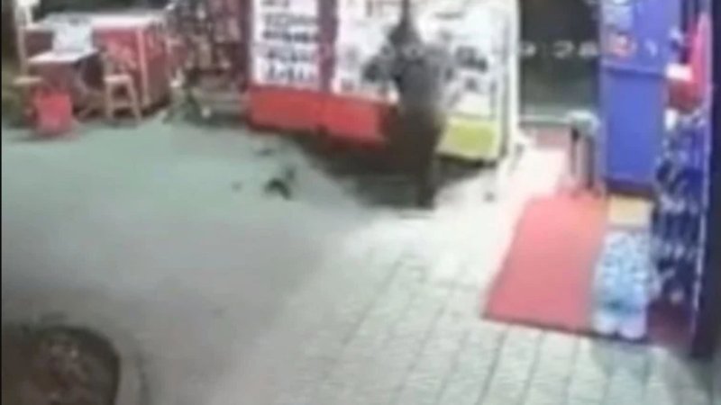 Kadıköy'de çöken yola düşen adam: Aşağısı korku filmi gibi