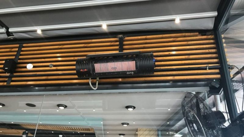 Elektrik fiyatlarında artış, kafeleri ısıtıcılardan ücret almaya itti