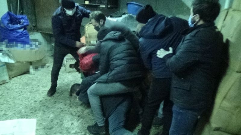 İstanbul'da sahte alkol operasyonu: Kapı koçbaşıyla kırıldı