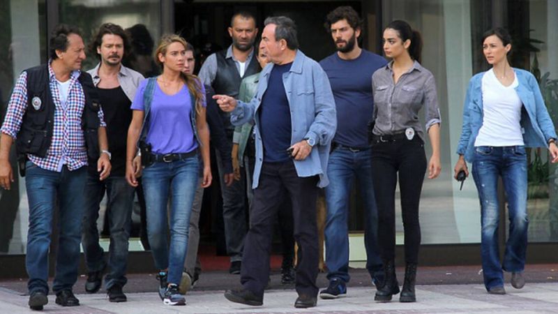 Arka Sokaklar'ın Ece Komiser'i güzeller güzeli bir kıza sahip oldu! Gören 'Bu çocuk gerçek mi?' diye soruyor