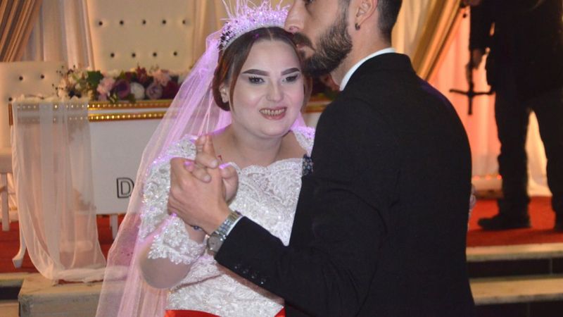 Avcılar'da engelli genç kız, hayali olan düğünü damatsız yaptı
