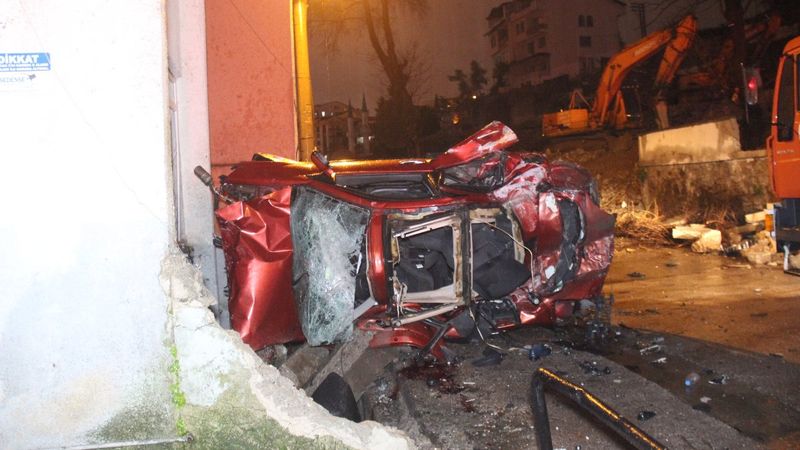 Kocaeli’de feci kaza: 2 ölü, 1 ağır yaralı