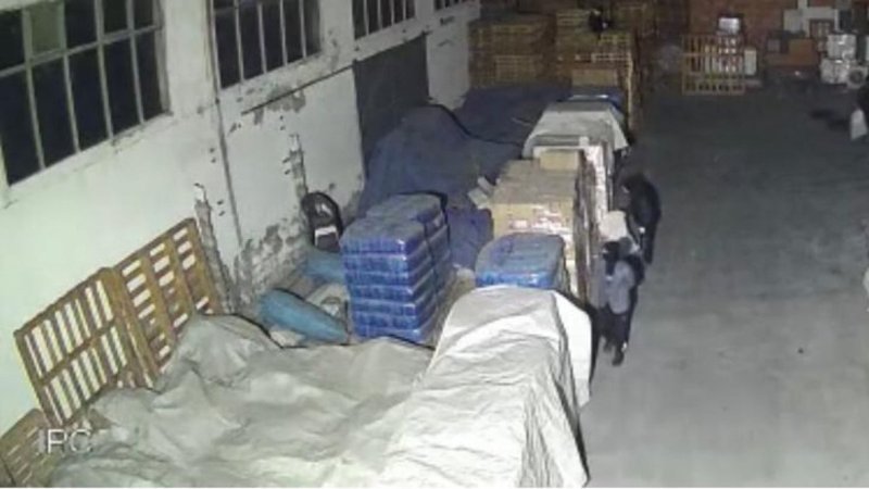 Hatay'da Kızılay'dan eşya çalan hırsızlar tutuklandı