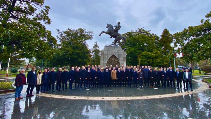 Samsun'da Onur Anıtı önünde siyasi partilerden ortak 'saldırı' tepkisi