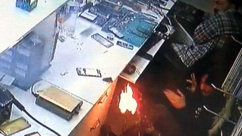 Gaziantep'te ısıtıcının üstüne koyduğu telefon patladı