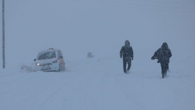 Hakkari'de okullar, kar tatili verdi