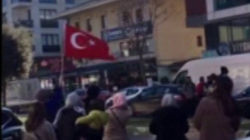 Üsküdar'da Cumhurbaşkanı Erdoğan'a vatandaşlardan sevgi gösterisi