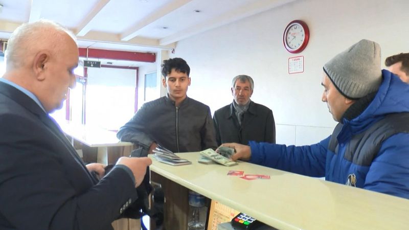 İstanbul'da 13 bin 500 doları otobüste unuttular