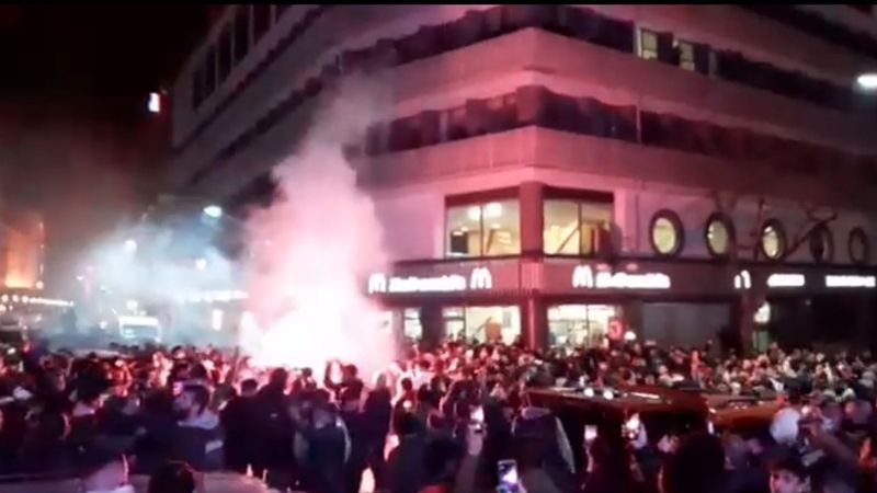 Trabzonspor taraftarları galibiyeti kutladı