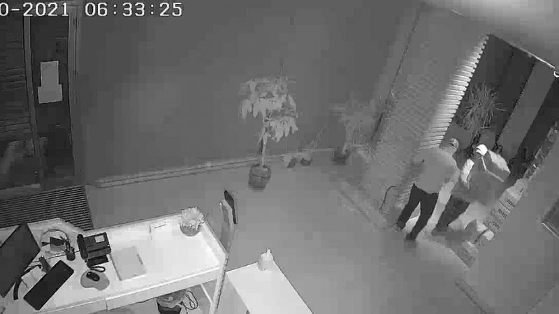 İstanbul'da, iş yerlerini yağmalayan çetenin 2 üyesi yakalandı