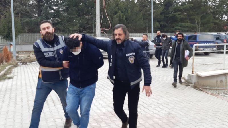 Afyonkarahisar'da kadın oğlunun arkadaşları tarafından öldürüldü