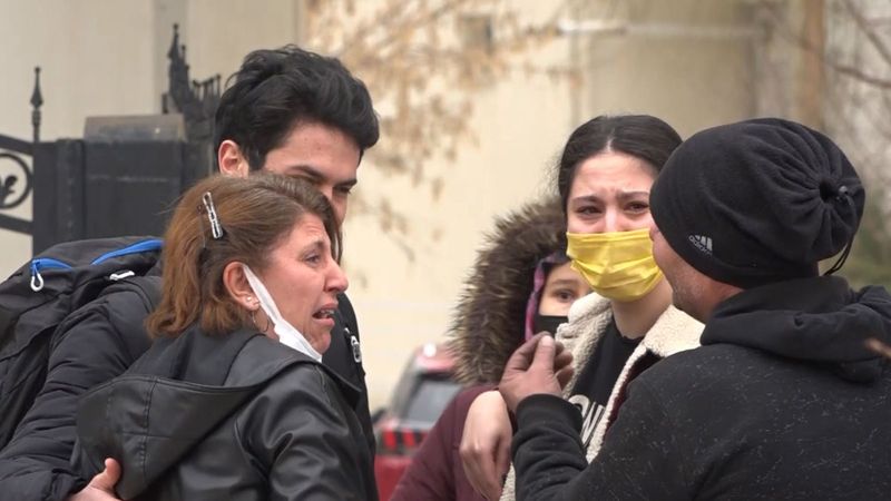 Aksaray'da apartmanda çıkan yangında can pazarı