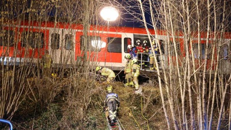Almanya’da tren kazası: 1 ölü, 30 yaralı