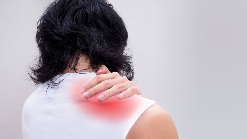 Omicron enfeksiyonunu gösteren 2 vücut ağrısı