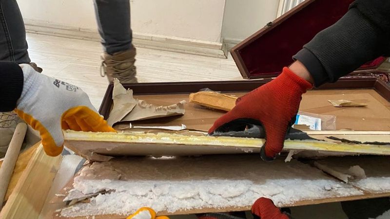 Hakkari'de enstrümanın içinden sentetik uyuşturucu çıktı