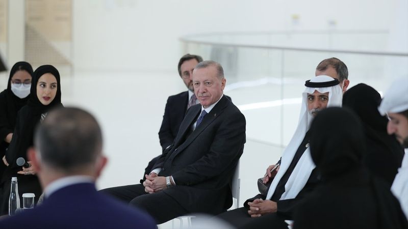 Cumhurbaşkanı Erdoğan, BAE'de gençlerle buluştu