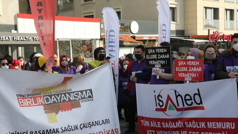 İstanbul’da, sağlık çalışanları eylem yaptı