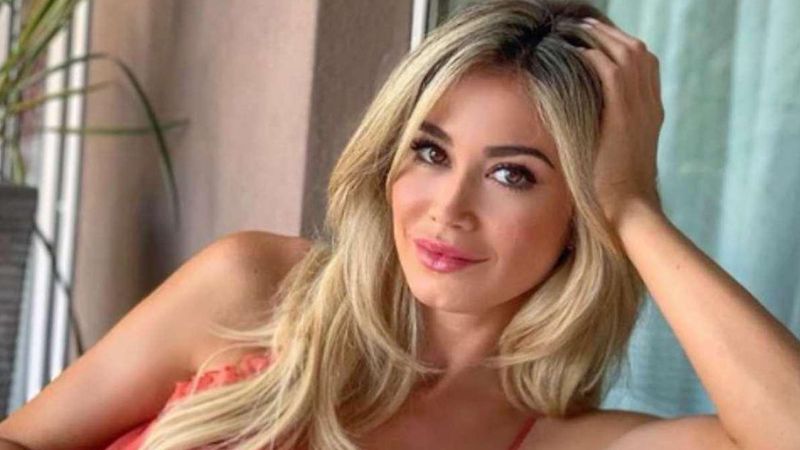 Can Yaman'ın İtalyan aşkı Diletta Leotta takipçilerini mest etti! Mini şortuyla 'Ev gibisi yok' pozu...