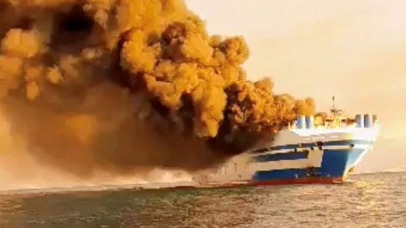 İtalya'ya giden feribotta yangın çıktı