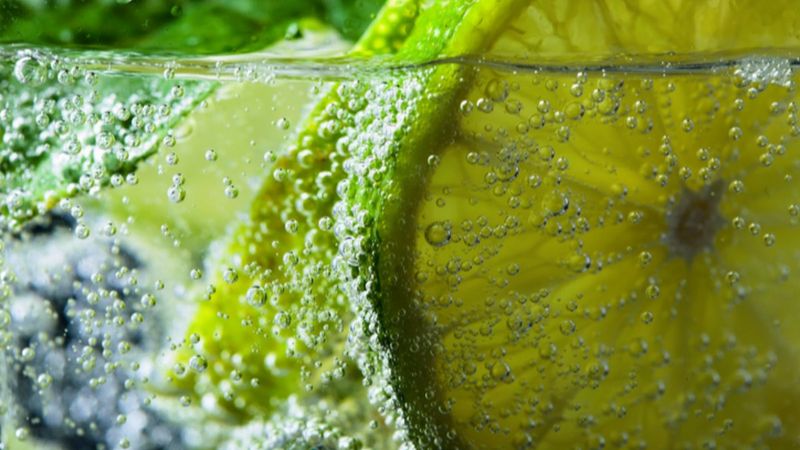 Gözenek yok edici! İşte maden suyu ile yüz yıkamanın etkileri