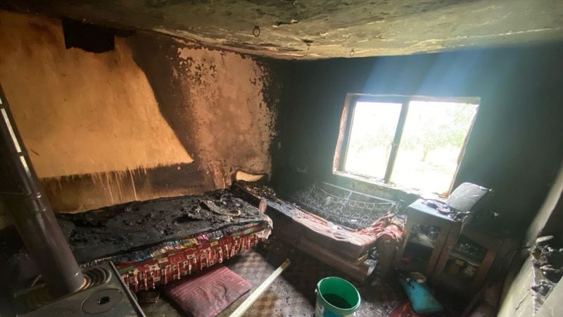 Manisa’da işitme engelli kadın, yangında yaralandı